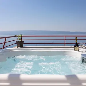 Seaside Penthouse With Hot Tub Sky Living Split